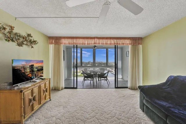 Unit 809 photo 26