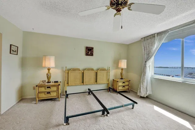Unit 809 photo 33