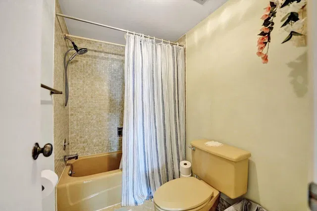 Unit 809 photo 35