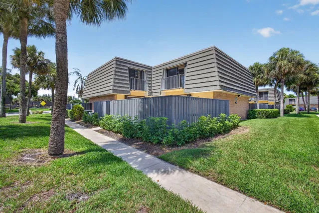 Residence photo 2