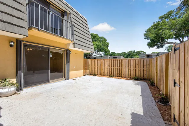 Residence photo 3