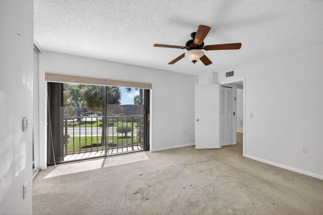 Residence photo 16