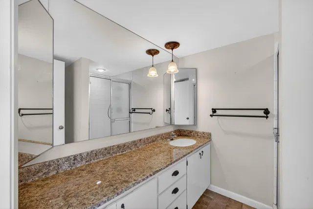 Residence photo 19
