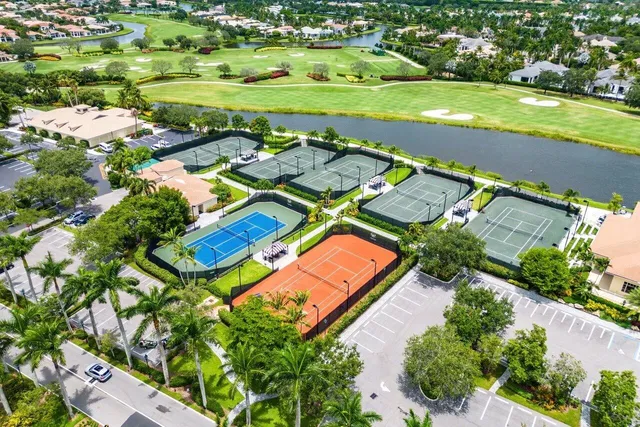 Woodfield Country Club Residence photo 52