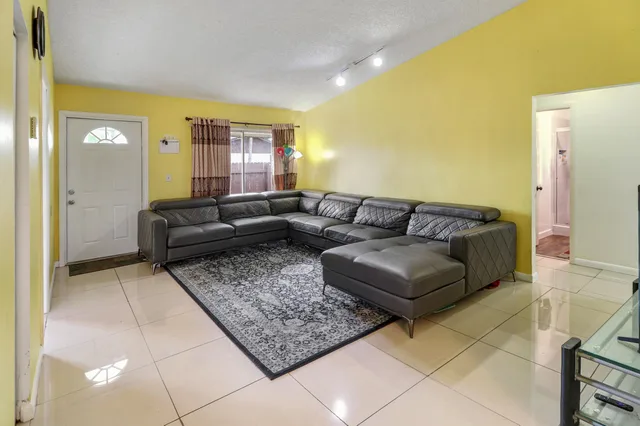  Residence photo 4