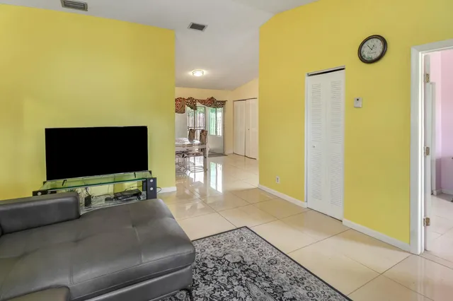  Residence photo 5