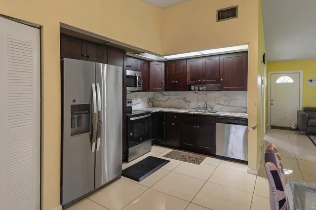  Residence photo 9