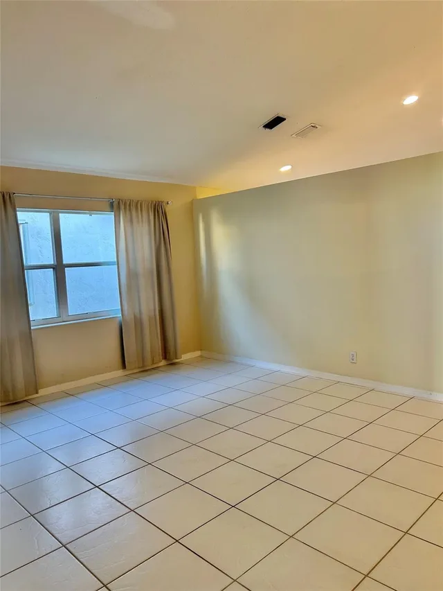 Residence photo 6