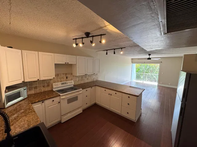  Unit 210 photo 12
