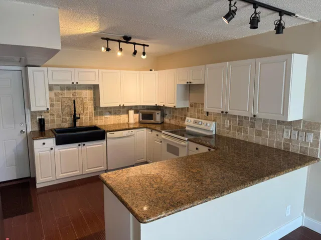  Unit 210 photo 15