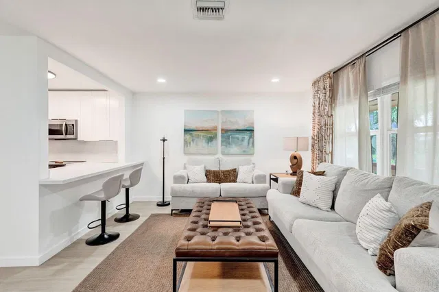 Residence photo 2