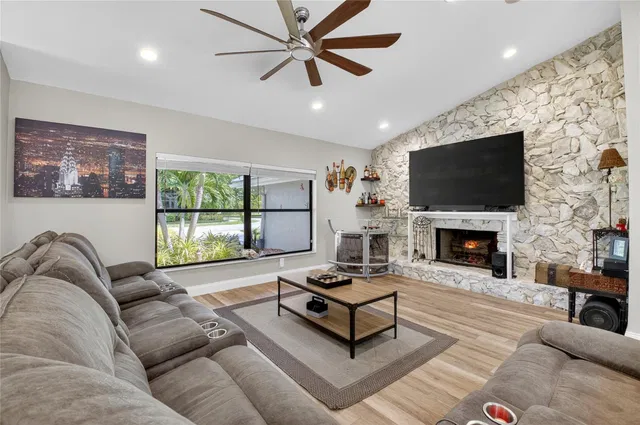 Residence photo 12