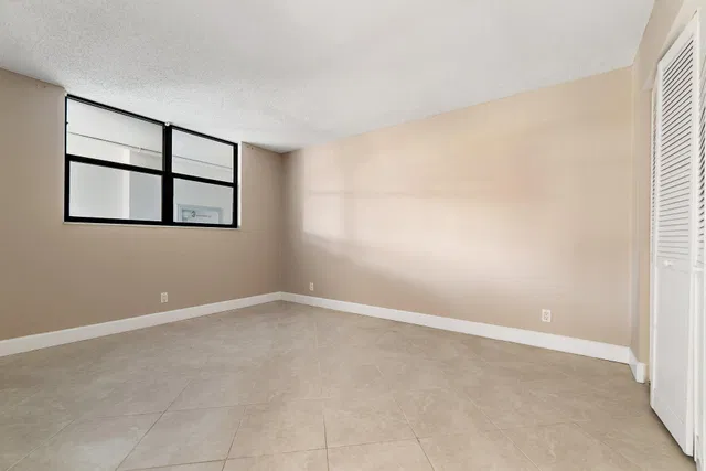 Unit 106 photo 17