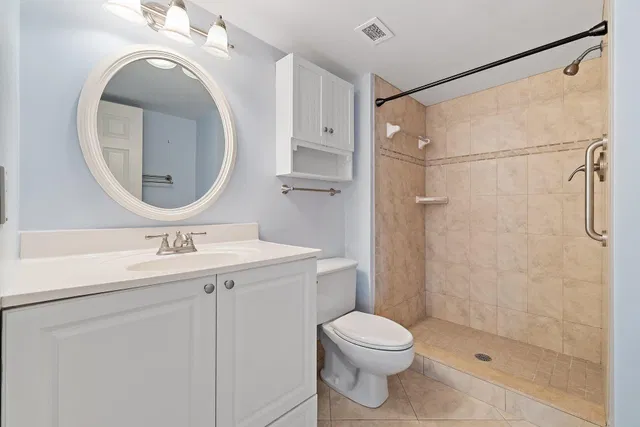 Unit 106 photo 18