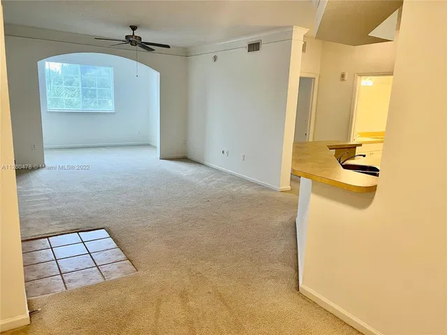 Unit 4305 photo 6