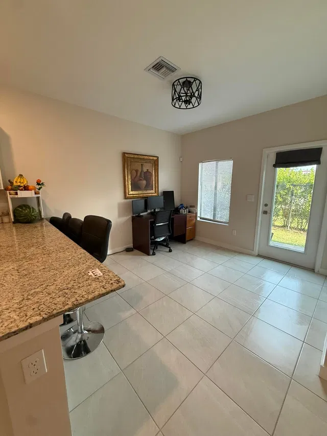  Residence photo 12