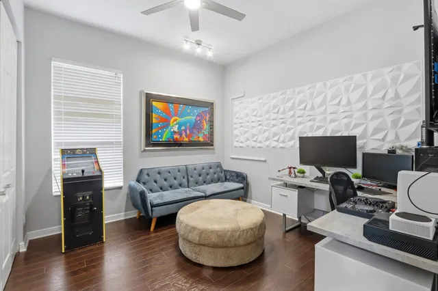 Residence photo 17