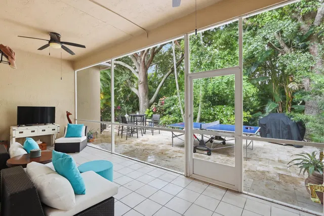 Residence photo 19