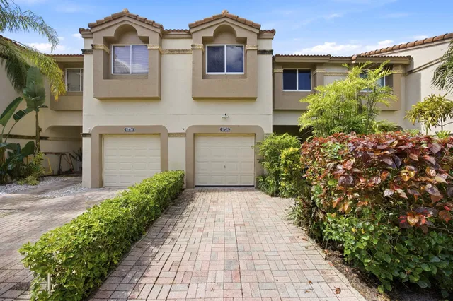 Residence photo 3