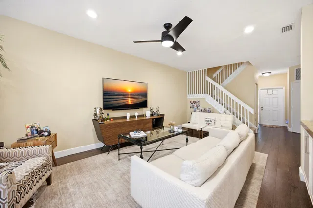 Residence photo 8