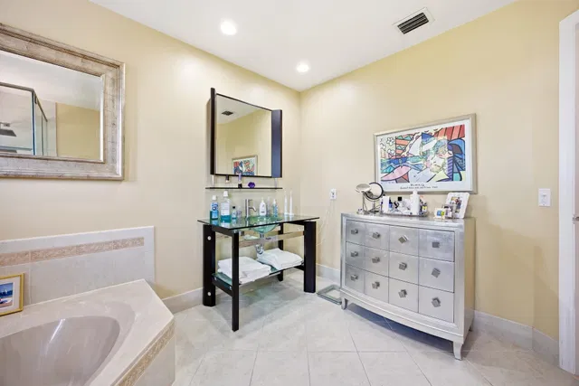 Residence photo 32