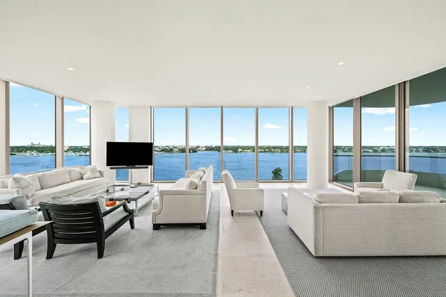 La Clara Palm Beach Unit 804 photo 2
