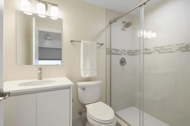 Unit 151 photo 4