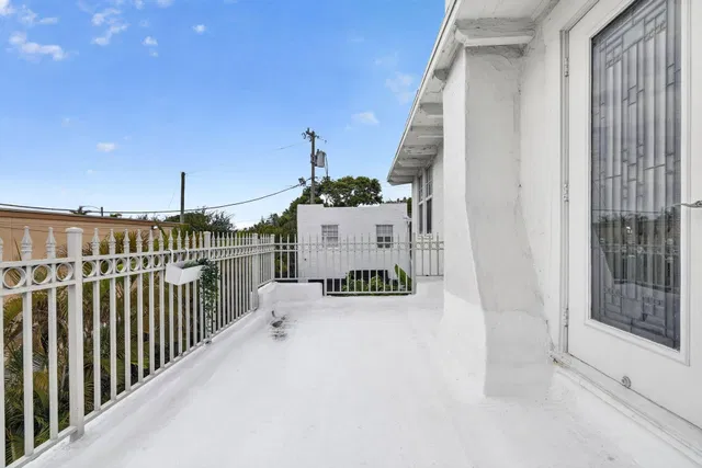 West Palm Beach Residence photo 32