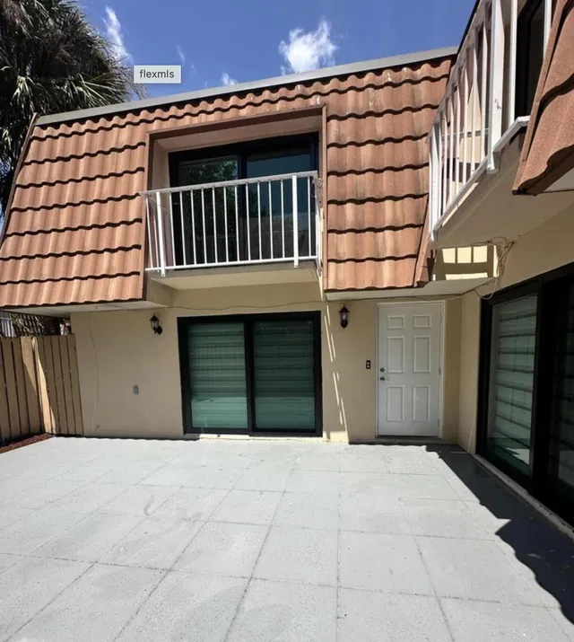 Residence photo 2