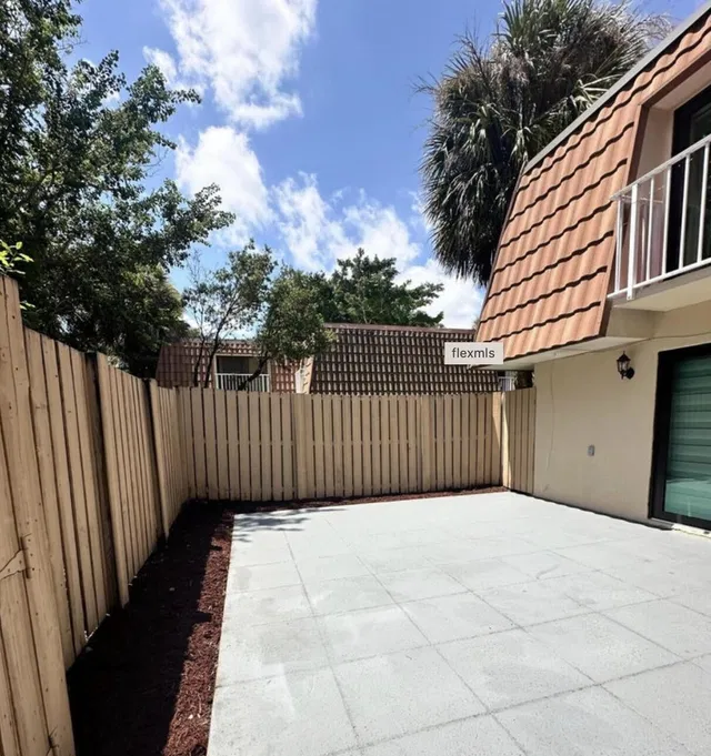 Residence photo 3