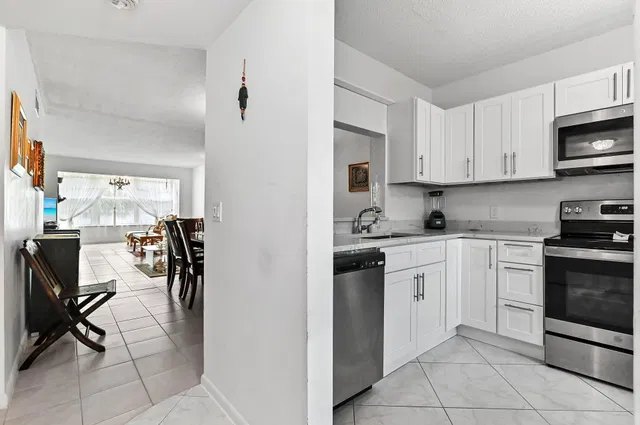 Unit 4040 photo 5
