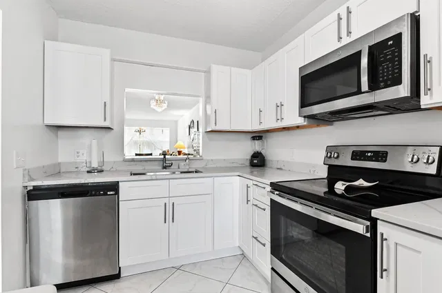 Unit 4040 photo 7