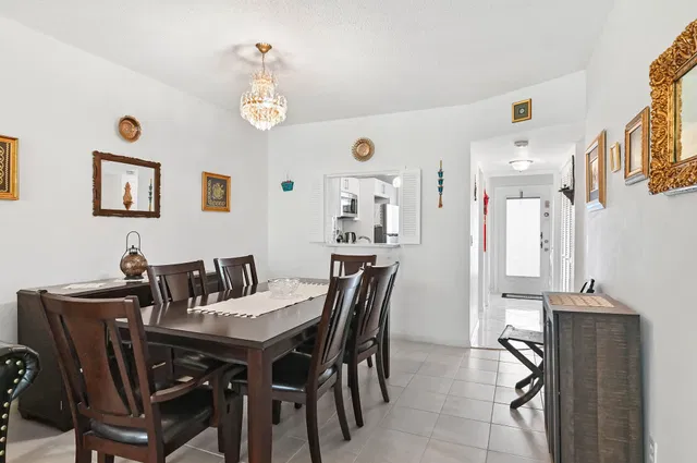 Unit 4040 photo 10