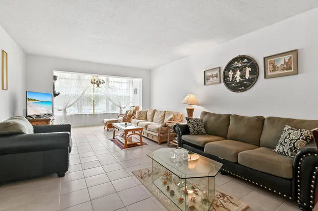 Unit 4040 photo 11