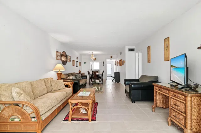 Unit 4040 photo 14