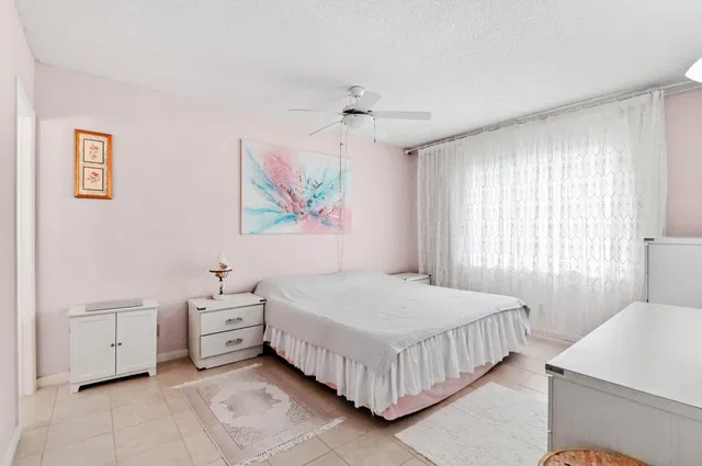 Unit 4040 photo 16