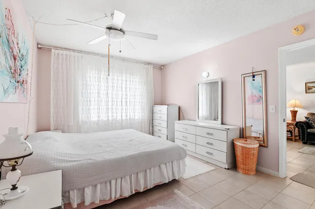 Unit 4040 photo 17