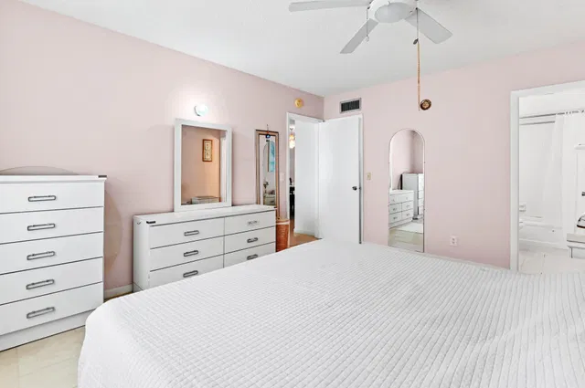 Unit 4040 photo 18