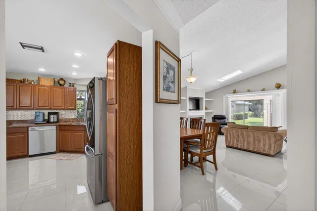 Eastpointe Country Club Residence photo 9