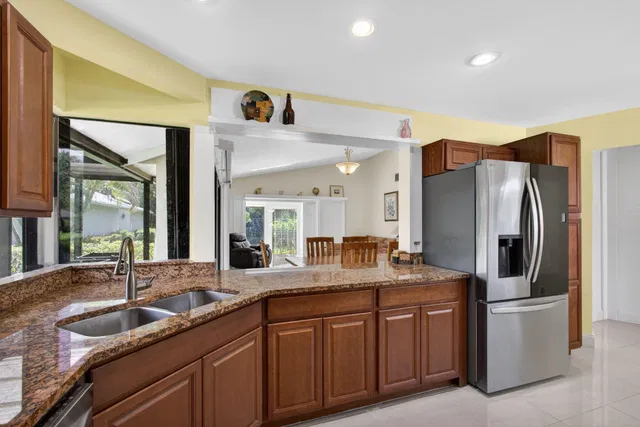 Eastpointe Country Club Residence photo 13