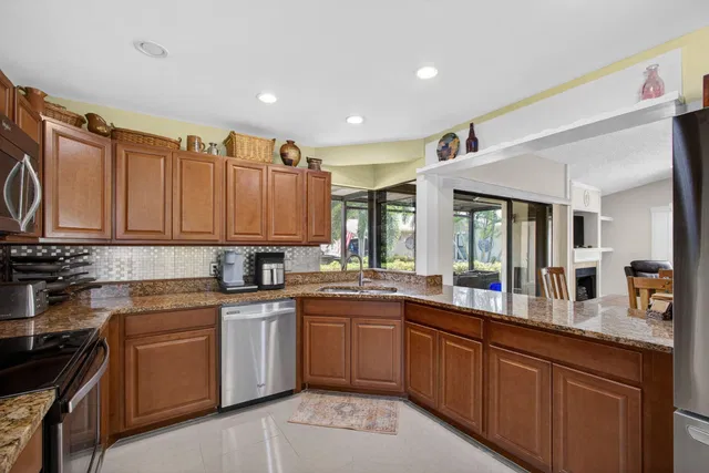 Eastpointe Country Club Residence photo 14