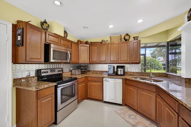 Eastpointe Country Club Residence photo 15