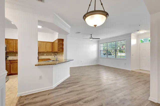 Unit 102 photo 10