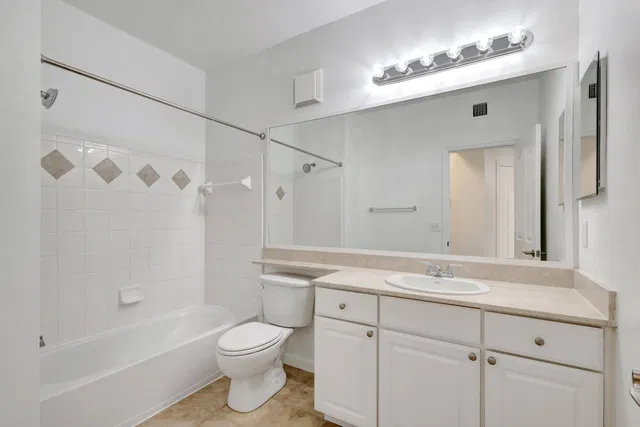 Unit 102 photo 23