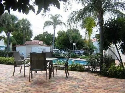 Unit 146 photo 8