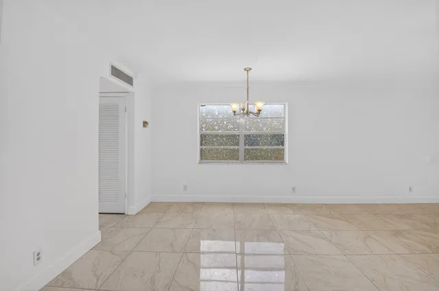 Unit 506 photo 11