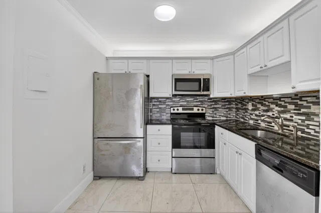 Unit 506 photo 12