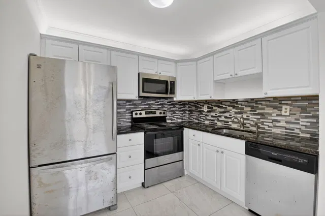 Unit 506 photo 13