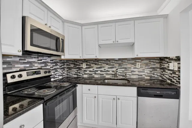 Unit 506 photo 15