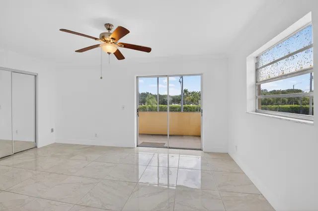 Unit 506 photo 18